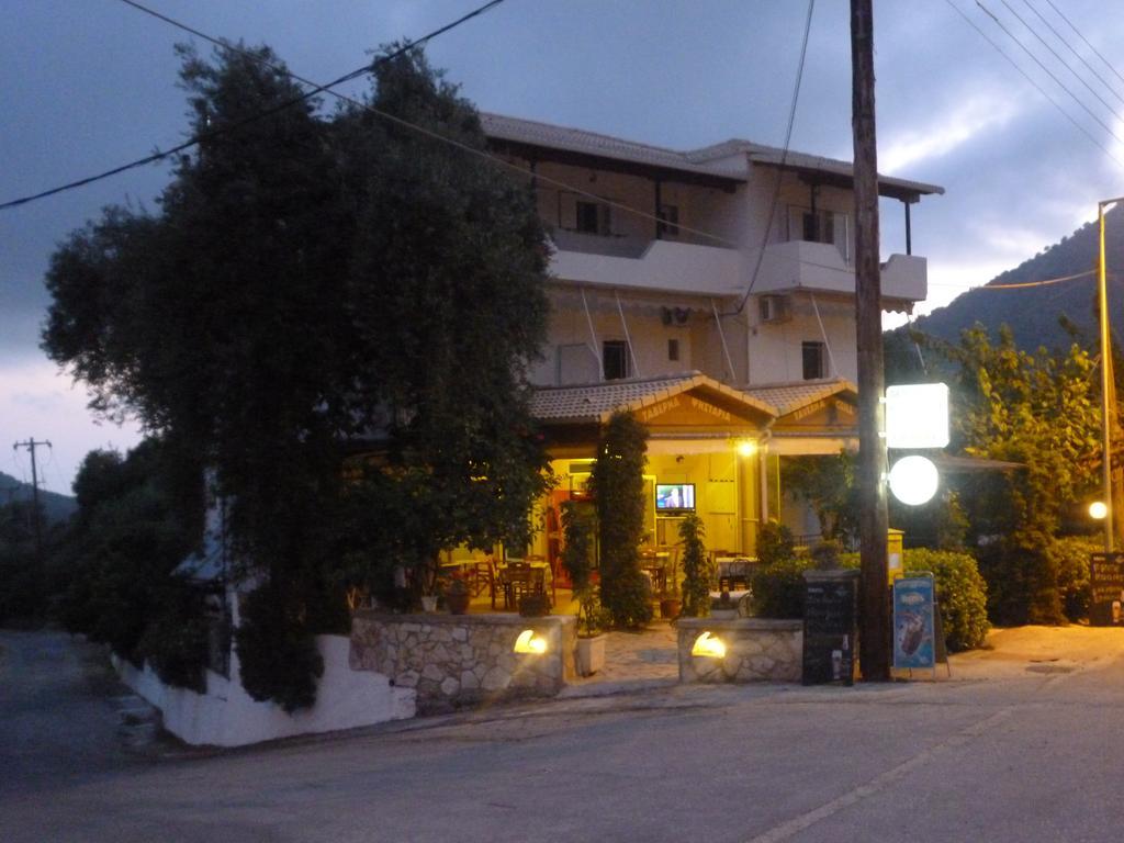 Lichnos Babis Taverna & Rooms パルガ エクステリア 写真